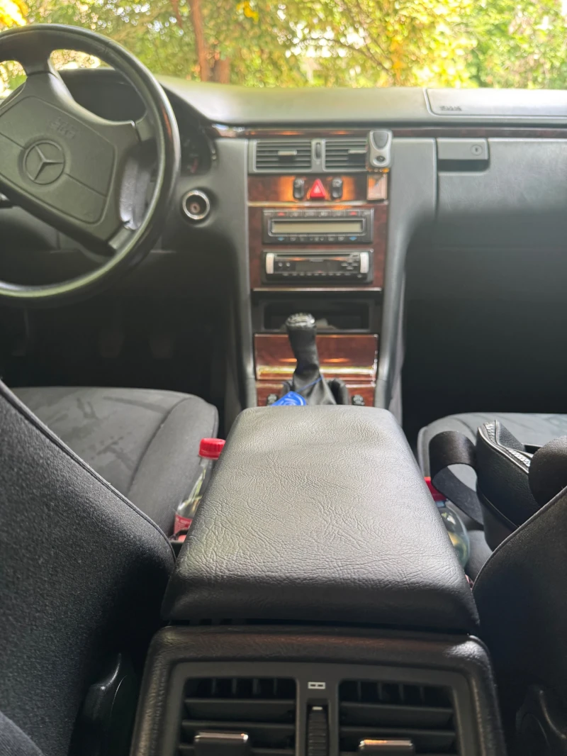 Mercedes-Benz E 250 Elegance , снимка 7 - Автомобили и джипове - 51702315