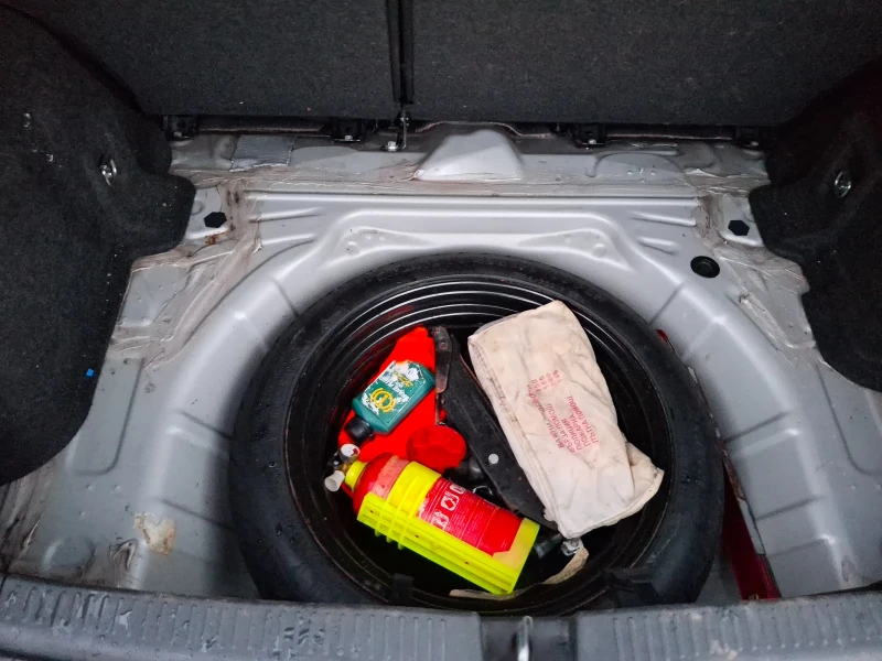 Toyota Auris Лек автомобил, снимка 9 - Автомобили и джипове - 52424501