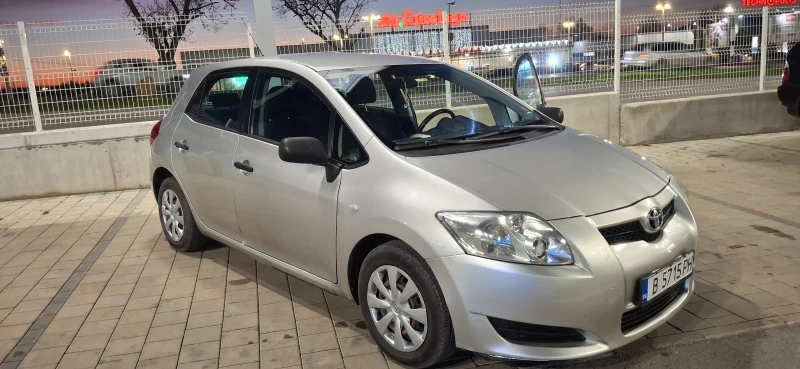 Toyota Auris Лек автомобил, снимка 4 - Автомобили и джипове - 52424501