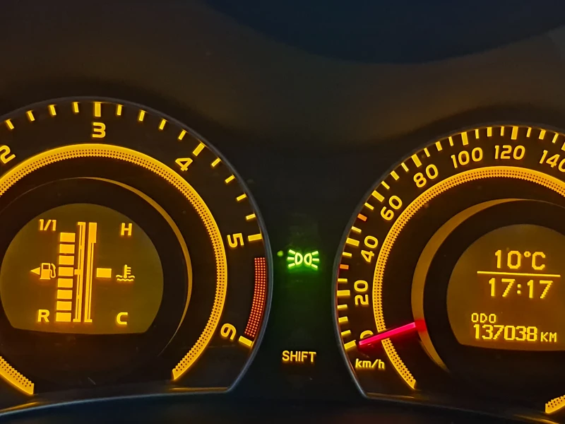 Toyota Auris Лек автомобил, снимка 11 - Автомобили и джипове - 52424501