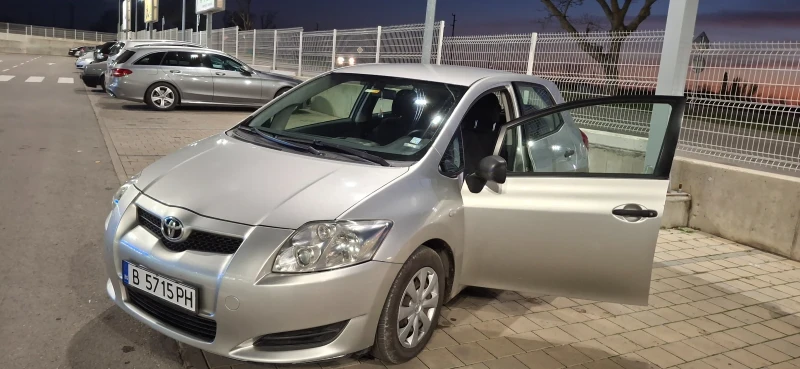 Toyota Auris Лек автомобил, снимка 3 - Автомобили и джипове - 52424501