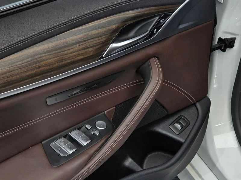 BMW 523 523d M Sport| 190к.с., снимка 16 - Автомобили и джипове - 56159770