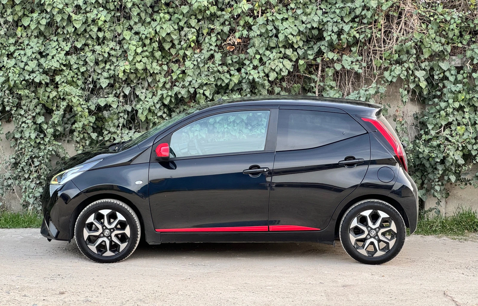 Toyota Aygo X-PLAY* * * BLACK EDITION  - изображение 7