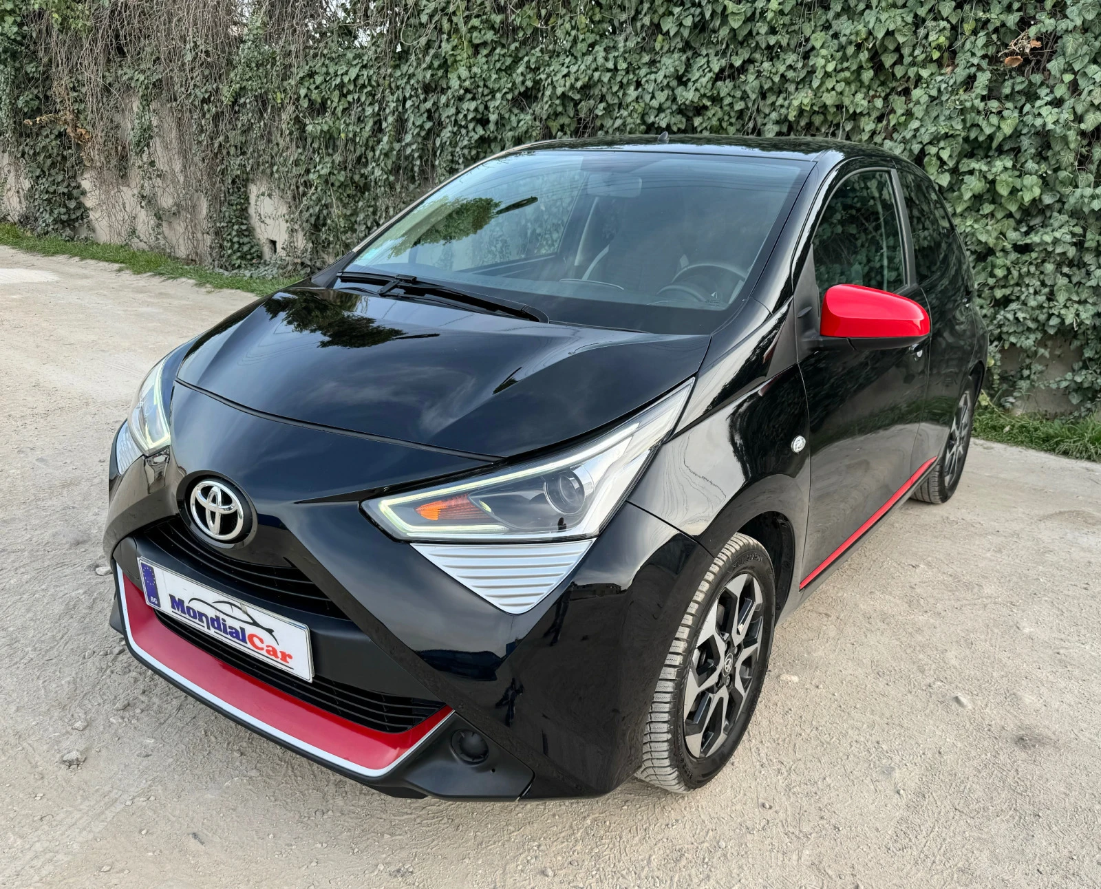 Toyota Aygo X-PLAY* * * BLACK EDITION  - изображение 3