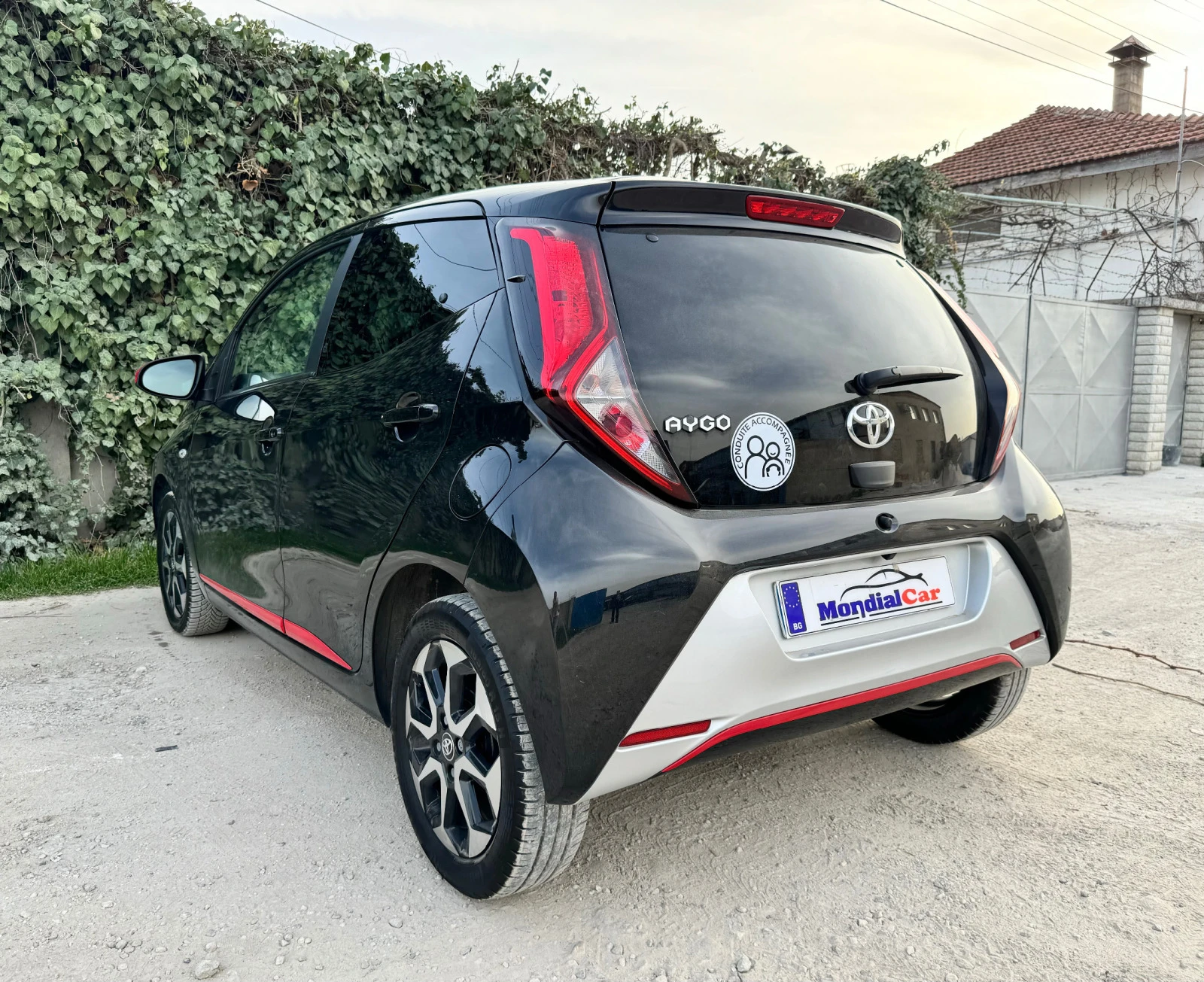 Toyota Aygo X-PLAY* * * BLACK EDITION  - изображение 5