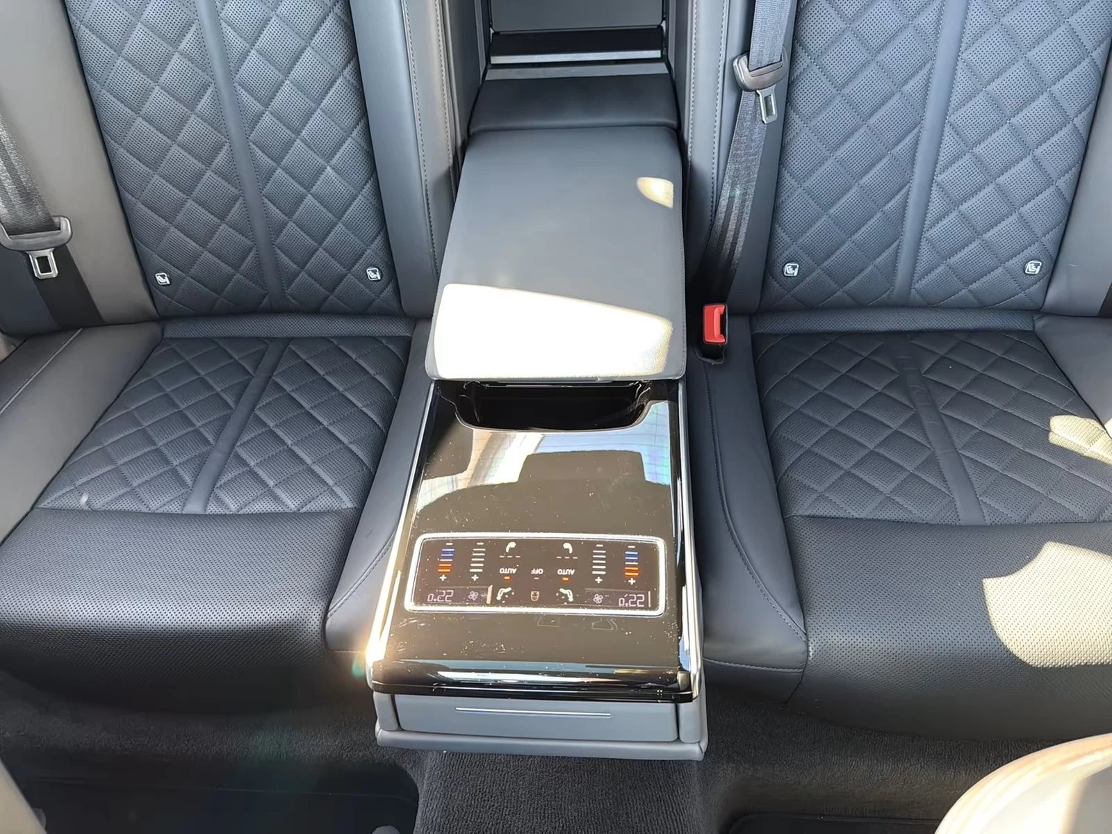 Audi A8 HYBRID/ S LINE /HUD/PANO / B&O - изображение 9