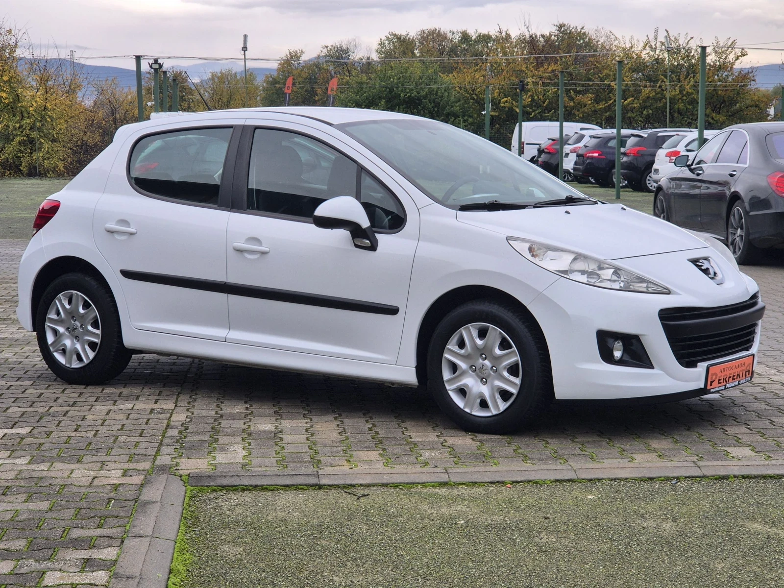 Peugeot 207 1.4газ/бензин 73к.с. - изображение 6
