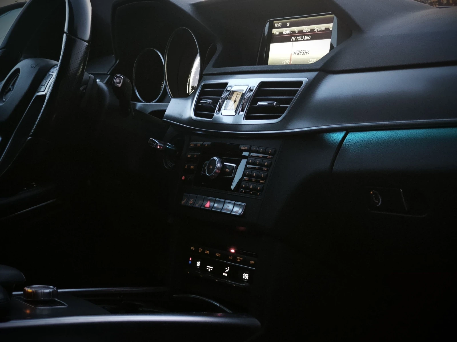 Mercedes-Benz E 350 AMG/Сменени Вериги/Подгрев/Задно/На Пружини, снимка 13 - Автомобили и джипове - 52900999