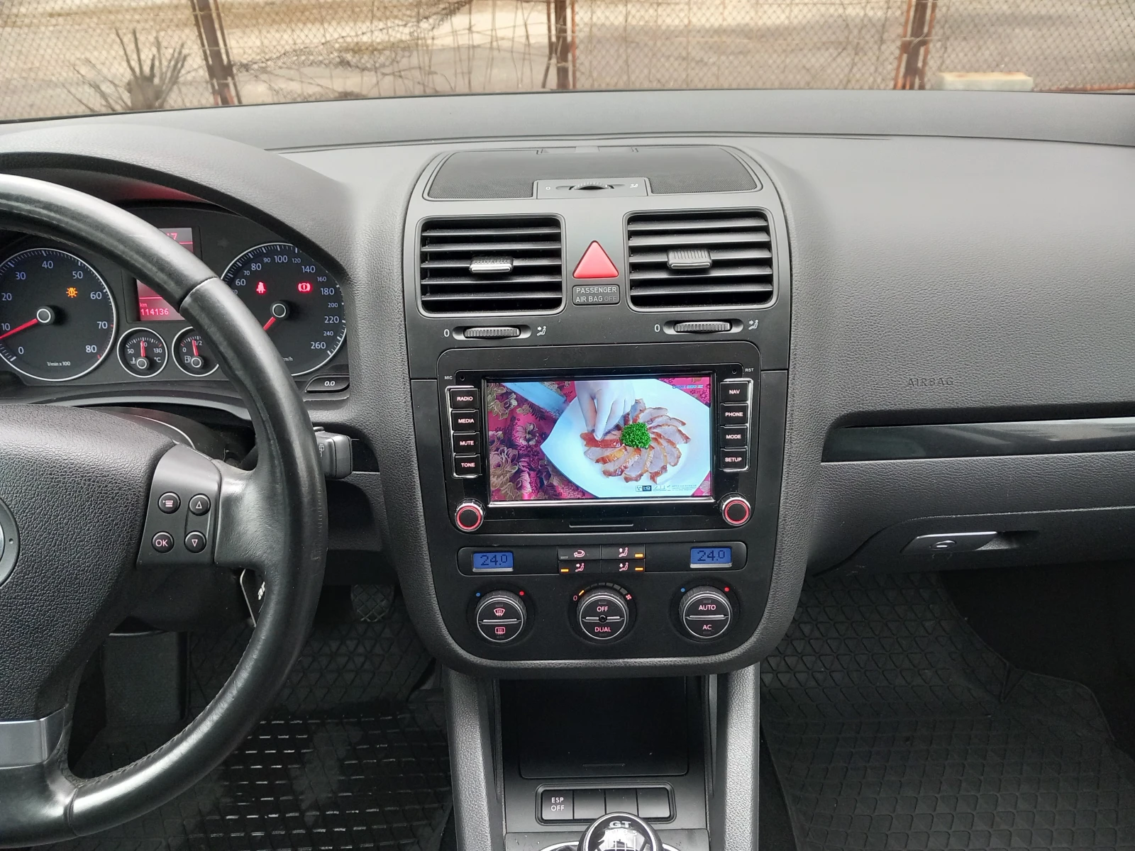 VW Golf 1.4 TSI NAVI 140кс 6 ск, снимка 17 - Автомобили и джипове - 54239688