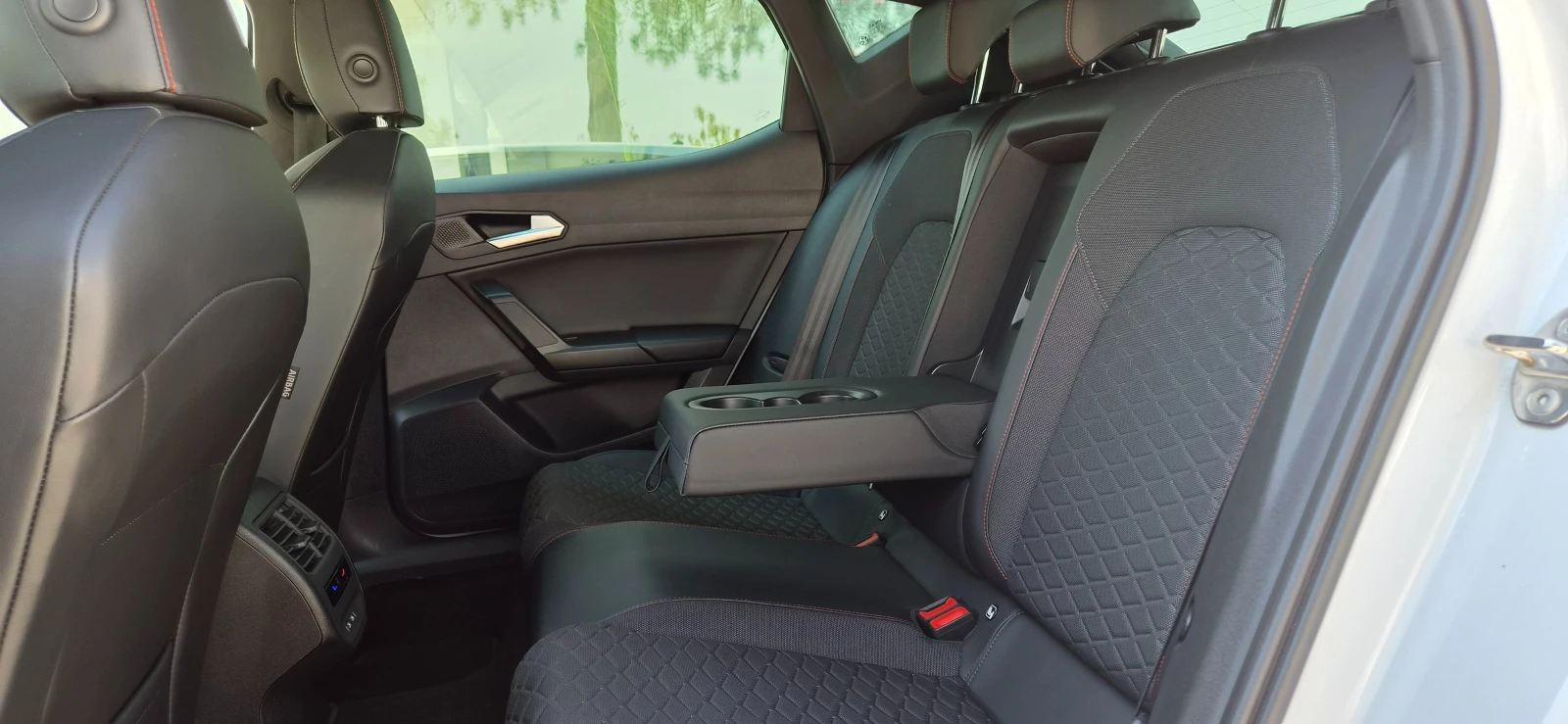 Seat Leon 73хил. км. FR 2023г. БЕНЗИН 150 к.с., снимка 9 - Автомобили и джипове - 54461484