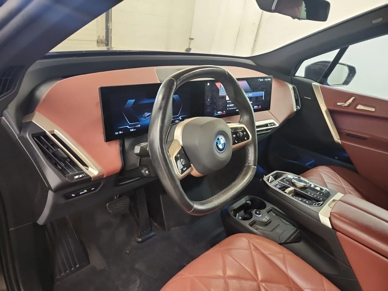 BMW iX M-pkg | Distronic | Laser | Sky Lounge | Soft-Clos, снимка 8 - Автомобили и джипове - 54492124