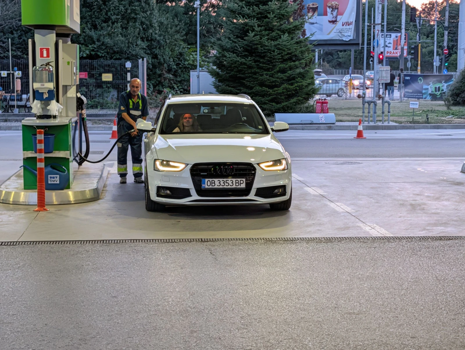 Audi A4 S-line Quattro CarPlay, снимка 11 - Автомобили и джипове - 55398181
