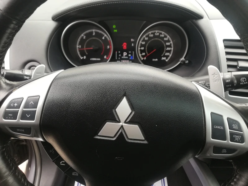 Mitsubishi Outlander 2.2 DID, снимка 14 - Автомобили и джипове - 48871136