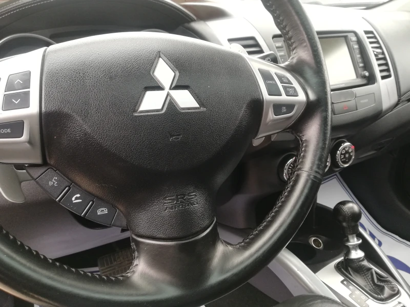 Mitsubishi Outlander 2.2 DID, снимка 11 - Автомобили и джипове - 48871136