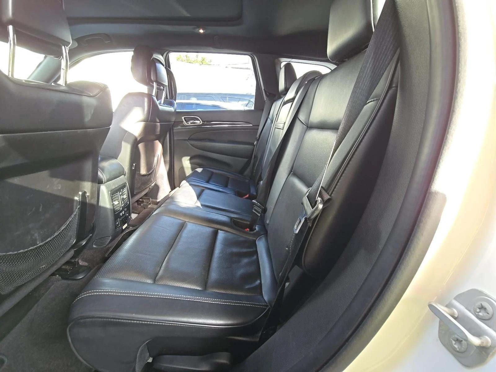 Jeep Grand cherokee 5.7* V8* ПОДГРЕВ* КАМЕРА* КЕЙЛЕС* , снимка 9 - Автомобили и джипове - 53800751