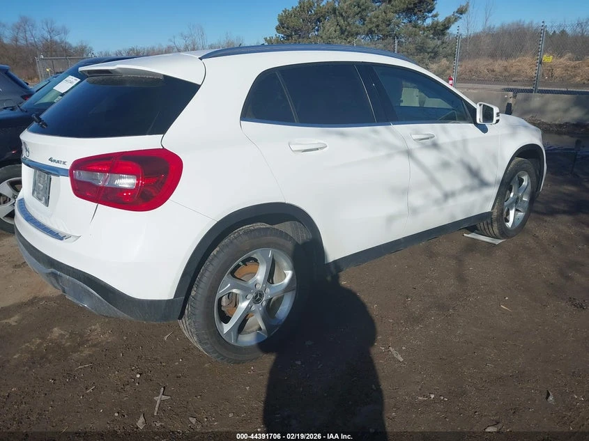 Mercedes-Benz GLA 250 2.0l 4Matic, снимка 4 - Автомобили и джипове - 54354277