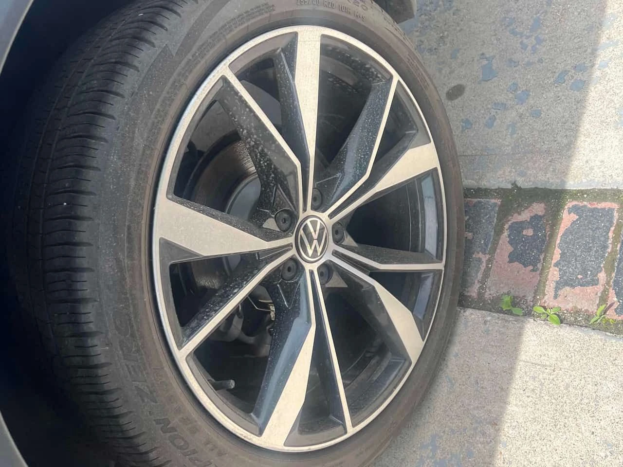 VW Tiguan * Highline R Line* АВТОКРЕДИТ БЕЗ ПЪРВОНАЧАЛНА* , снимка 7 - Автомобили и джипове - 54921893