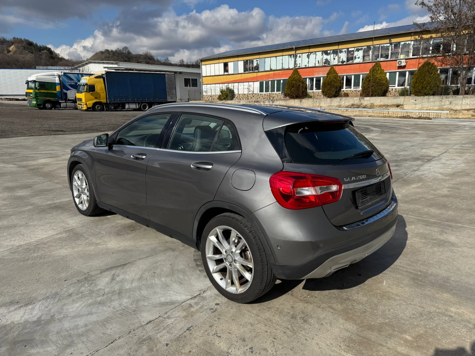 Mercedes-Benz GLA 200 Sport, снимка 4 - Автомобили и джипове - 55171045