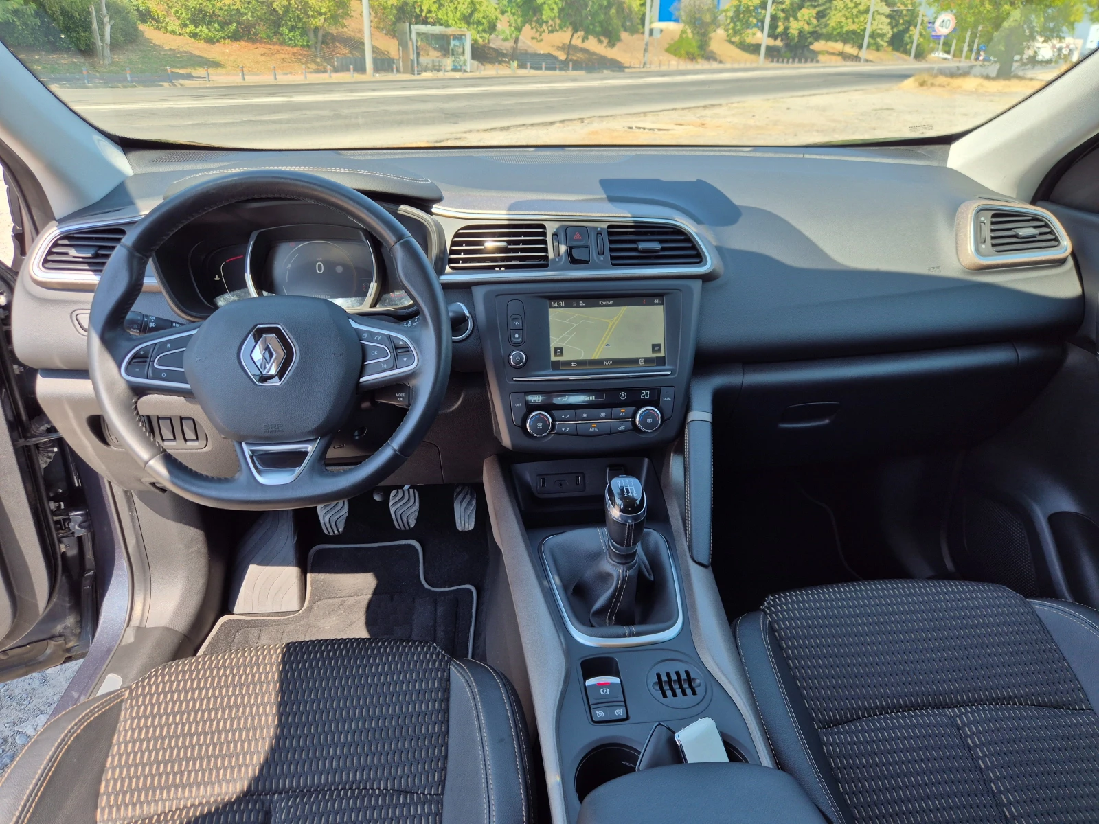 Renault Kadjar 1.2i, снимка 14 - Автомобили и джипове - 55769537
