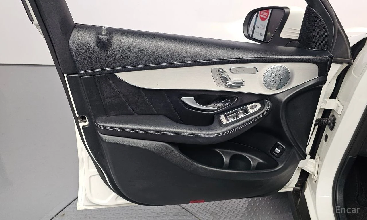 Mercedes-Benz GLC 300 AMG* LINE* COUPE* BURMESTER* ХЕДЪП* 360КАМЕРА* , снимка 7 - Автомобили и джипове - 56195646