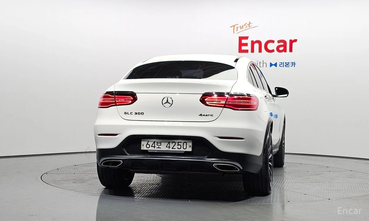 Mercedes-Benz GLC 300 AMG* LINE* COUPE* BURMESTER* ХЕДЪП* 360КАМЕРА* , снимка 4 - Автомобили и джипове - 56195646