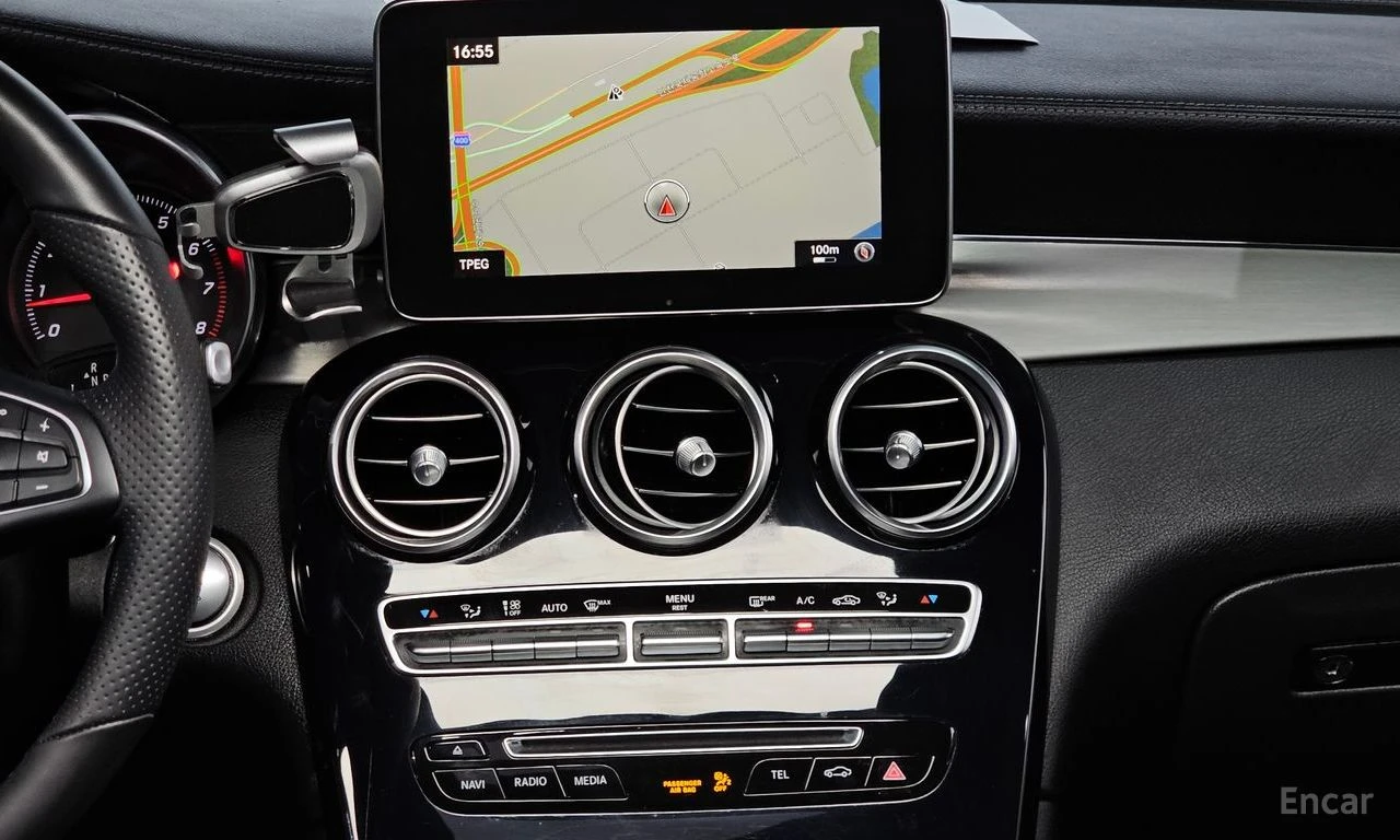 Mercedes-Benz GLC 300 AMG* LINE* COUPE* BURMESTER* ХЕДЪП* 360КАМЕРА* , снимка 11 - Автомобили и джипове - 56195646