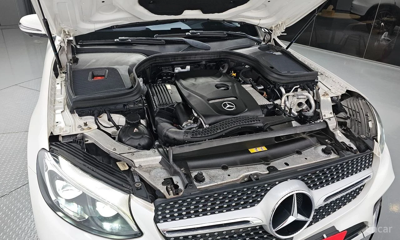Mercedes-Benz GLC 300 AMG* LINE* COUPE* BURMESTER* ХЕДЪП* 360КАМЕРА* , снимка 17 - Автомобили и джипове - 56195646
