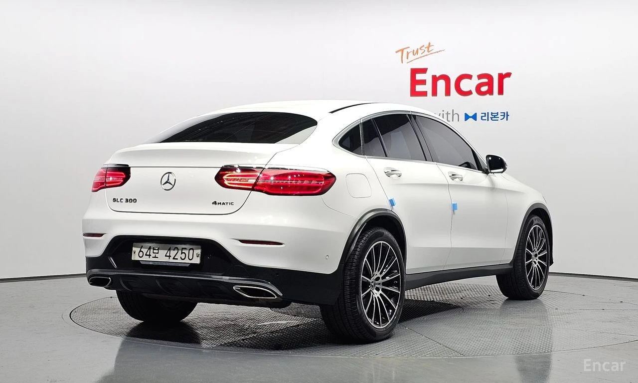 Mercedes-Benz GLC 300 AMG* LINE* COUPE* BURMESTER* ХЕДЪП* 360КАМЕРА* , снимка 2 - Автомобили и джипове - 56195646