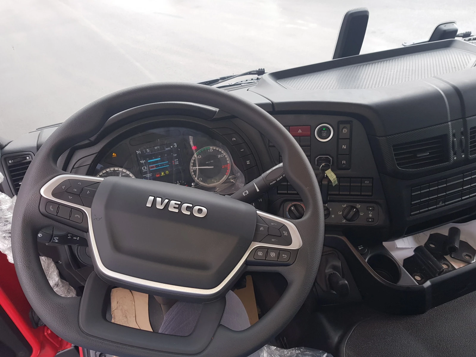Iveco T-WAY НОВИ ЧЕТИРИОСНИ САМОСВАЛИ T-WAY - изображение 8