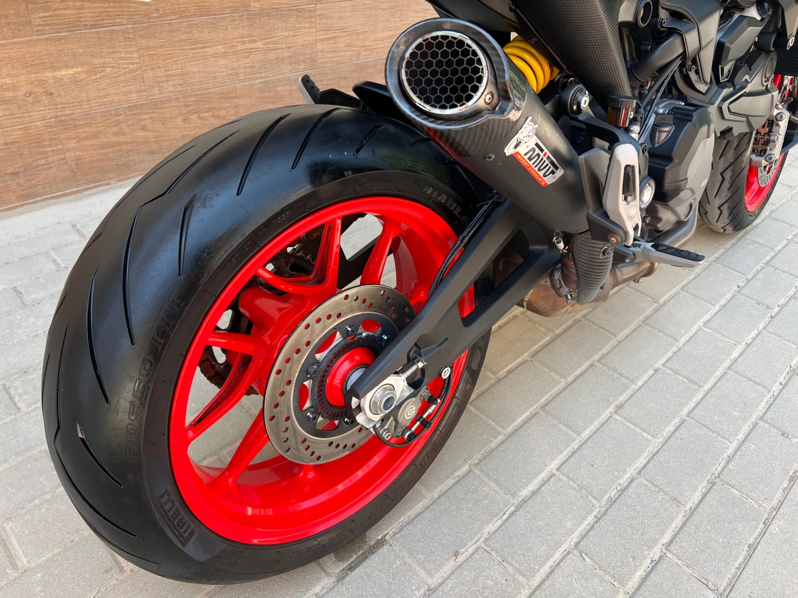 Ducati Monster 937 plus  - изображение 6