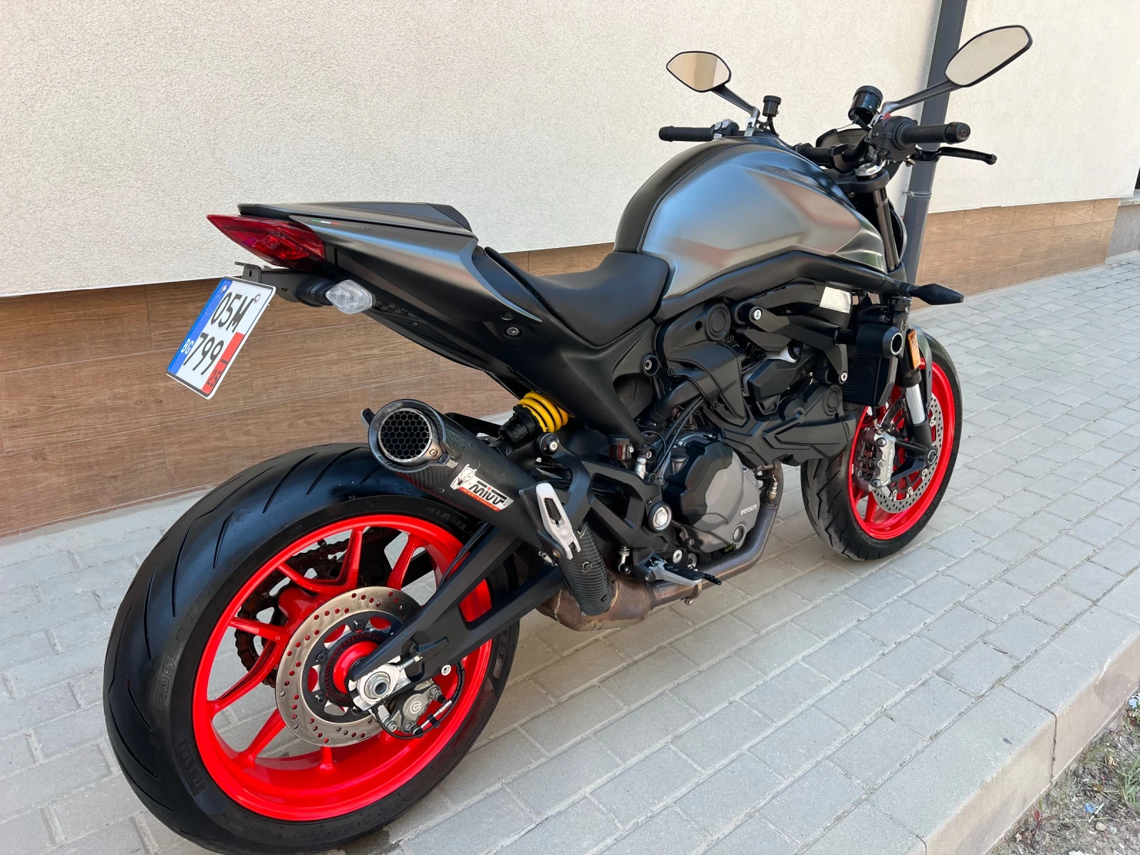 Ducati Monster 937 plus  - изображение 2
