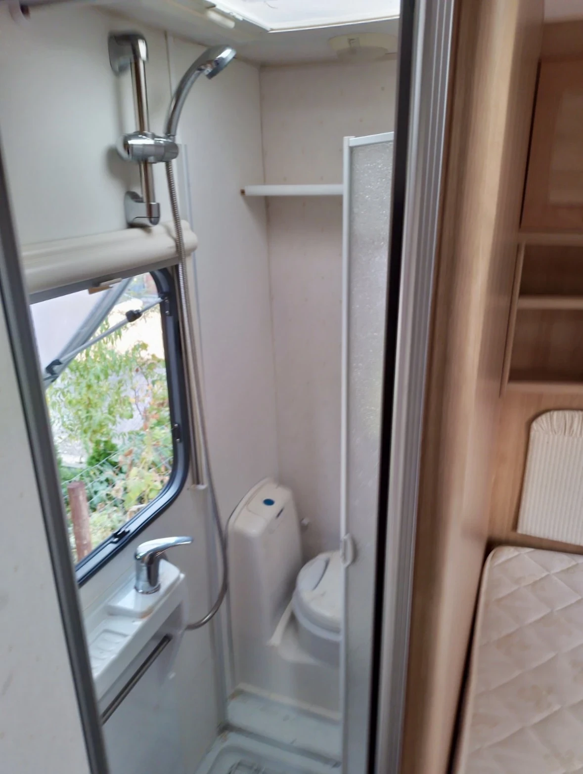 Каравана Други Lunar, снимка 15 - Каравани и кемпери - 54001039