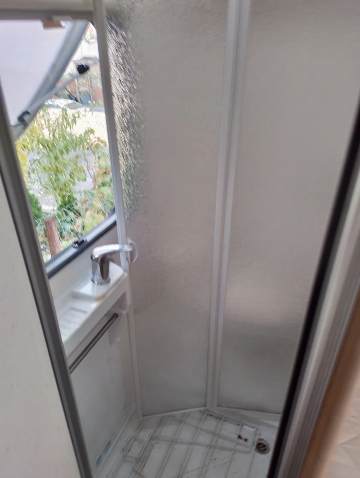 Каравана Други Lunar, снимка 16 - Каравани и кемпери - 54001039