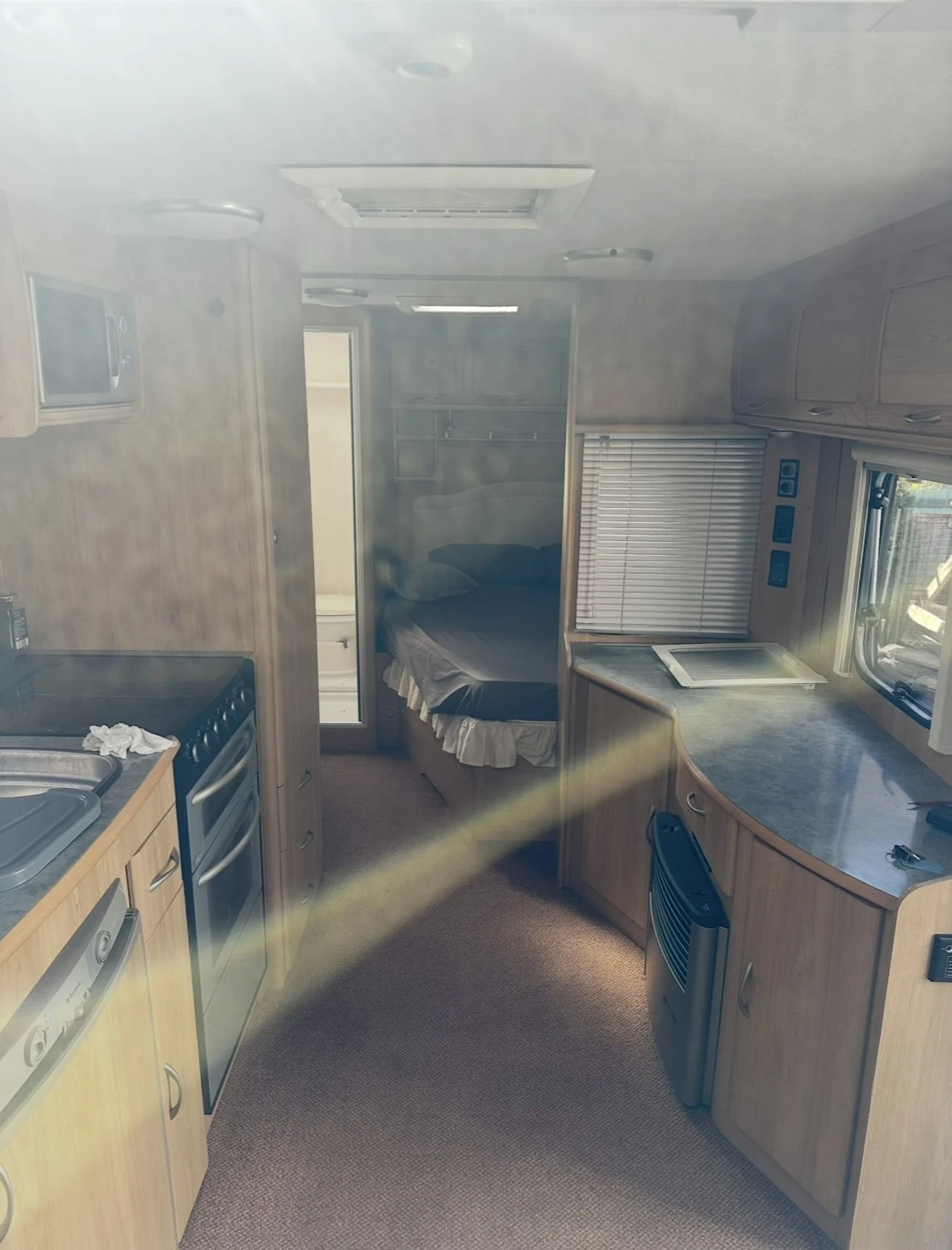 Каравана Други Lunar, снимка 8 - Каравани и кемпери - 54001039