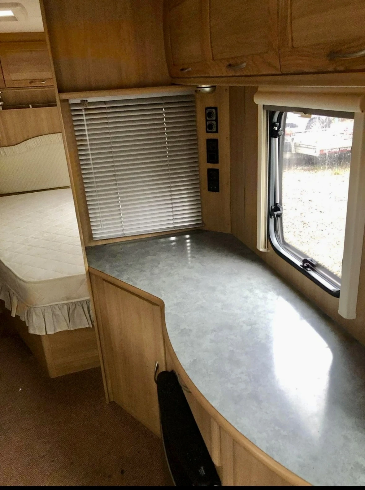 Каравана Други Lunar, снимка 10 - Каравани и кемпери - 54001039