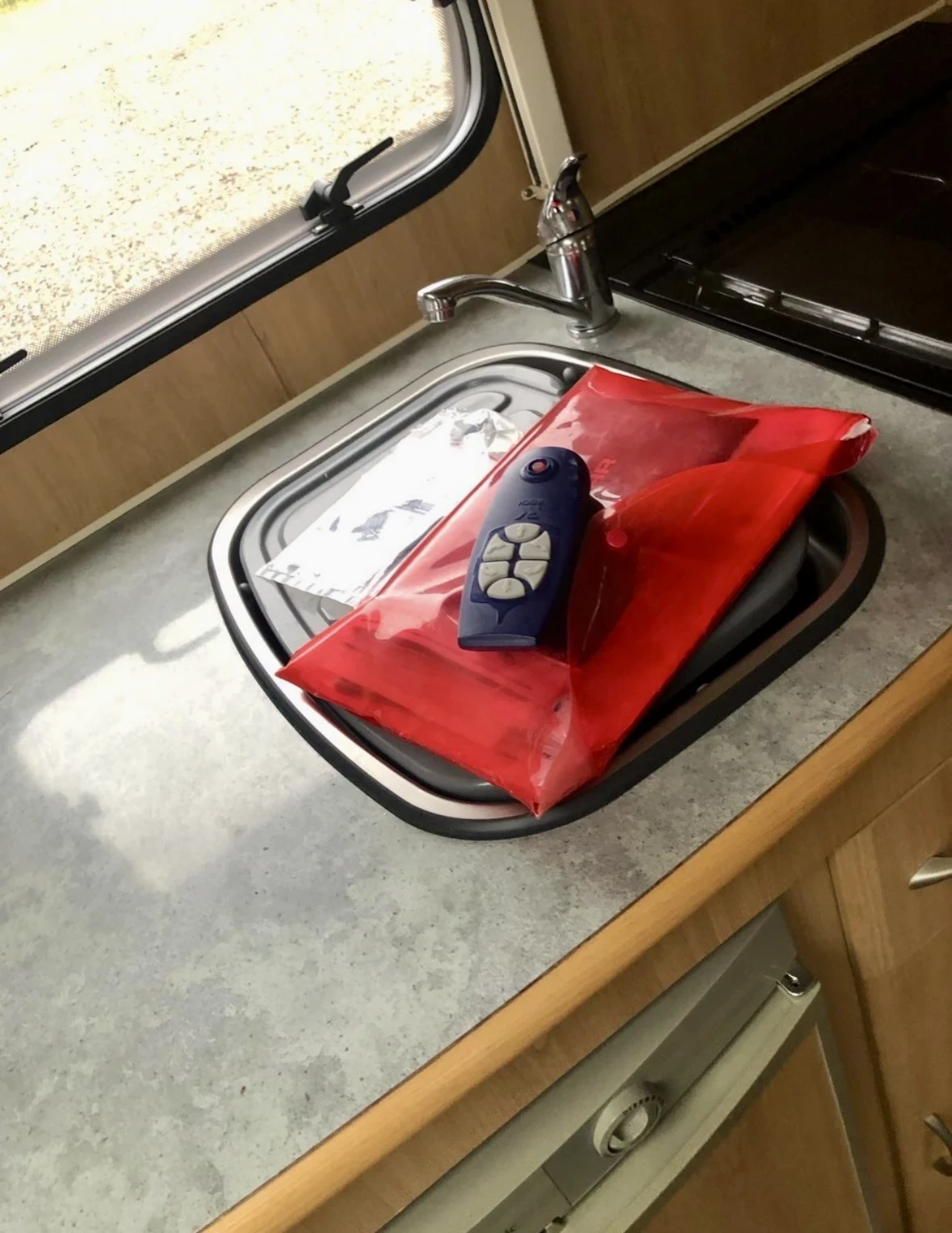 Каравана Други Lunar, снимка 14 - Каравани и кемпери - 54001039