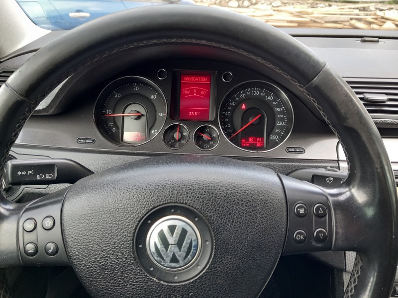 VW Passat 2.0TDI NAVI 6ск, снимка 16 - Автомобили и джипове - 46310752