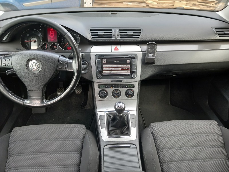 VW Passat 2.0TDI NAVI 6ск, снимка 14 - Автомобили и джипове - 46310752