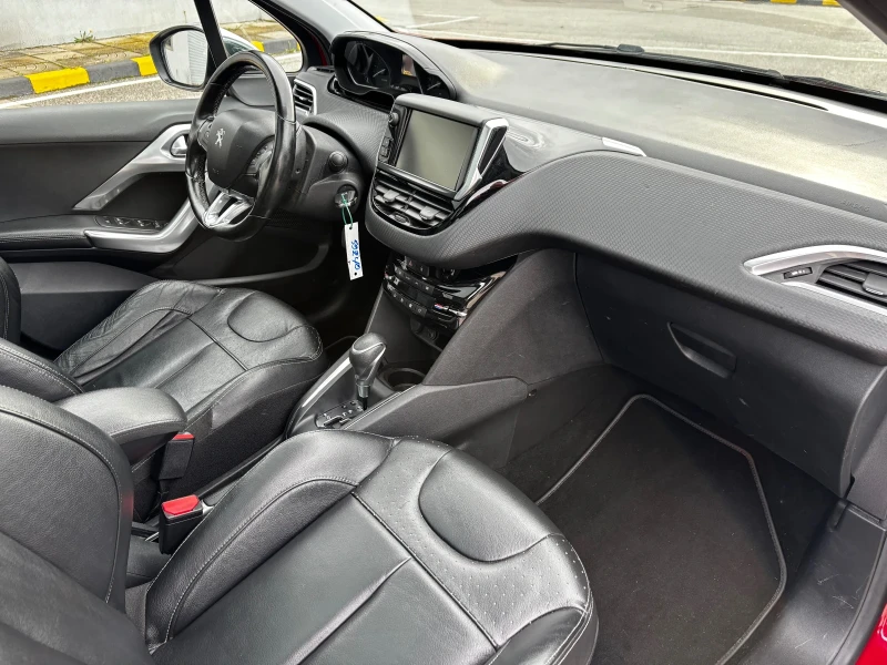 Peugeot 208 1.2 I* АВТОМАТИК* 120 000 КМ* SERVICE BOOK* KTEO* , снимка 11 - Автомобили и джипове - 52379413