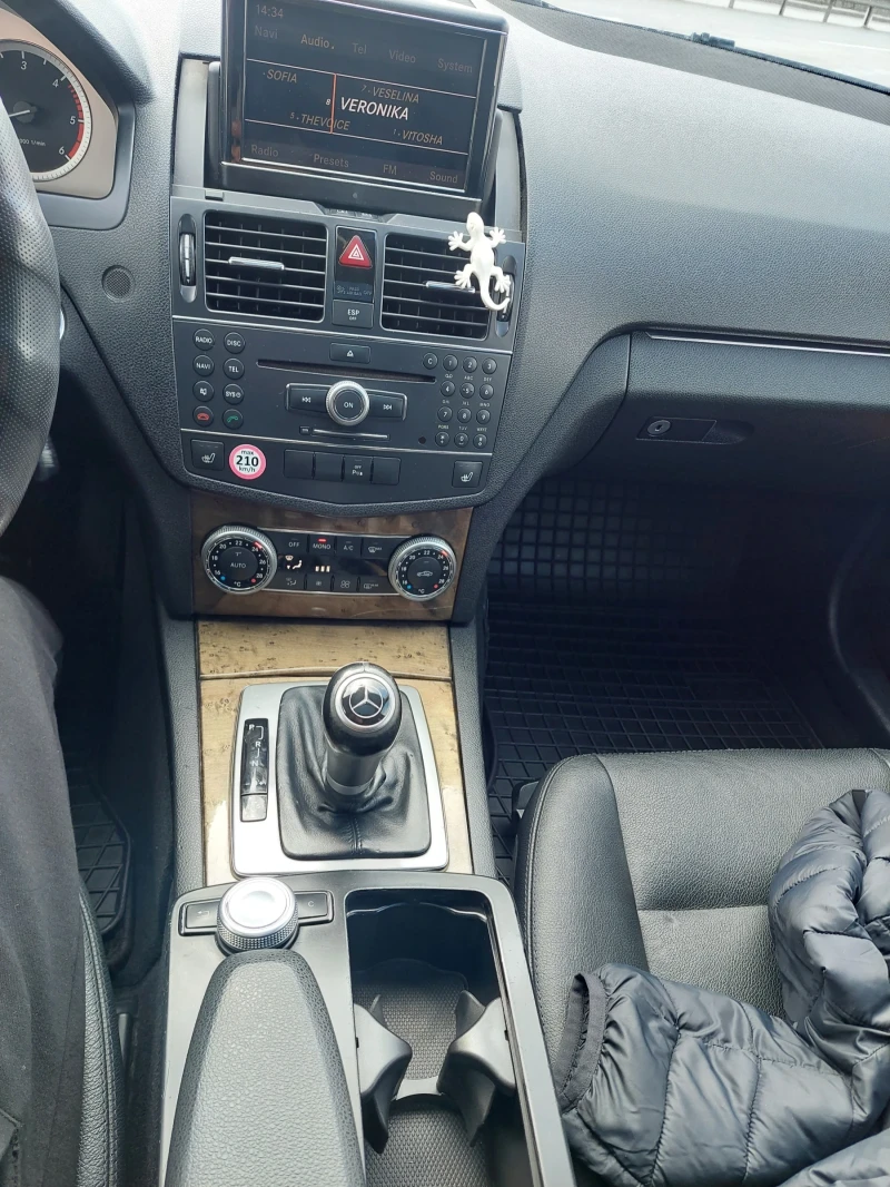 Mercedes-Benz C 320, снимка 11 - Автомобили и джипове - 52615844