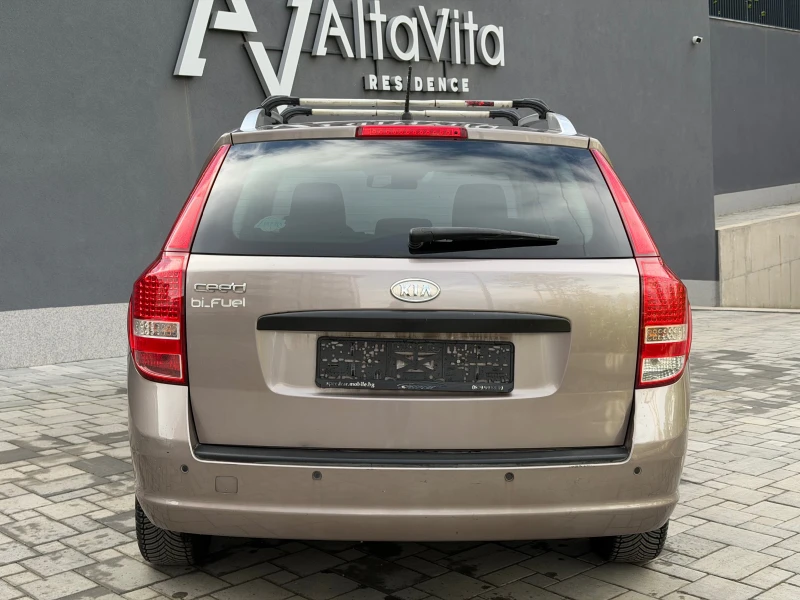 Kia Ceed 1.6i\ФАБРИЧНА ГАЗ BRC\КЛИМАТРОНИК\ПАРКТРОНИК* , снимка 6 - Автомобили и джипове - 53022909