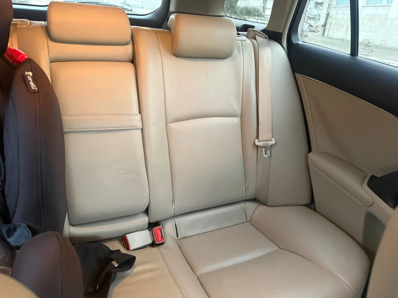 Toyota Avensis, снимка 12 - Автомобили и джипове - 53539453