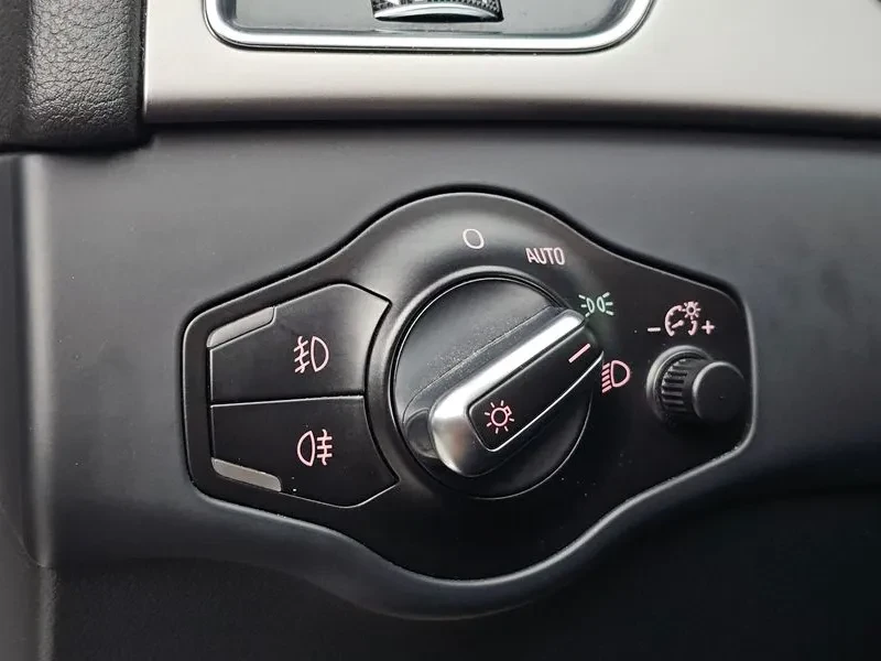 Audi A4 2.0 TDI, снимка 14 - Автомобили и джипове - 55007178
