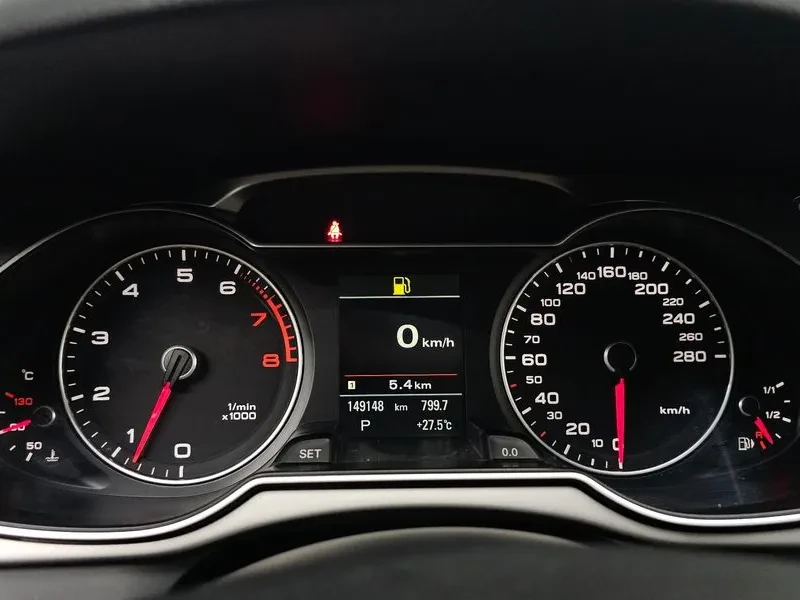 Audi A4 2.0 TDI, снимка 8 - Автомобили и джипове - 55007178