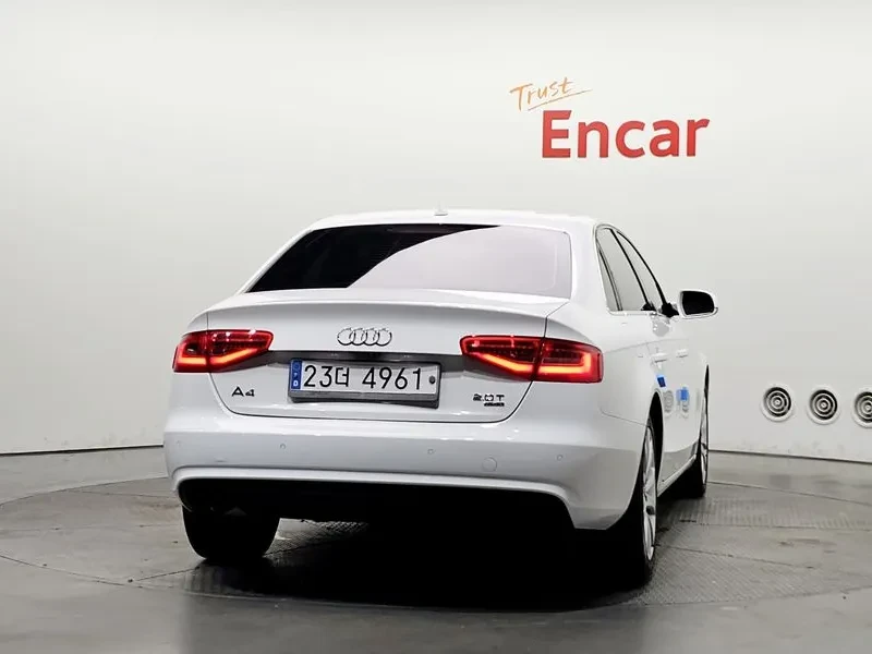 Audi A4 2.0 TDI, снимка 4 - Автомобили и джипове - 55007178