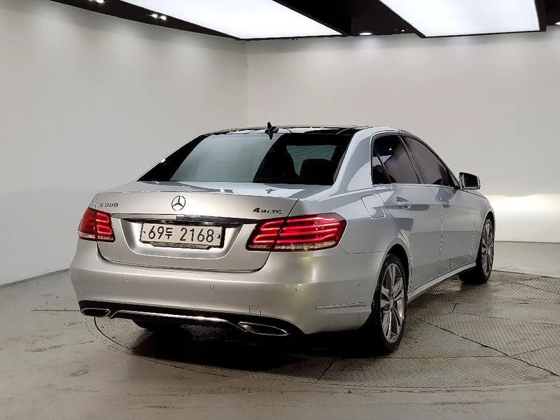 Mercedes-Benz E 300 E300 4MATIC Avantgarde| 302к.с., снимка 4 - Автомобили и джипове - 56022515