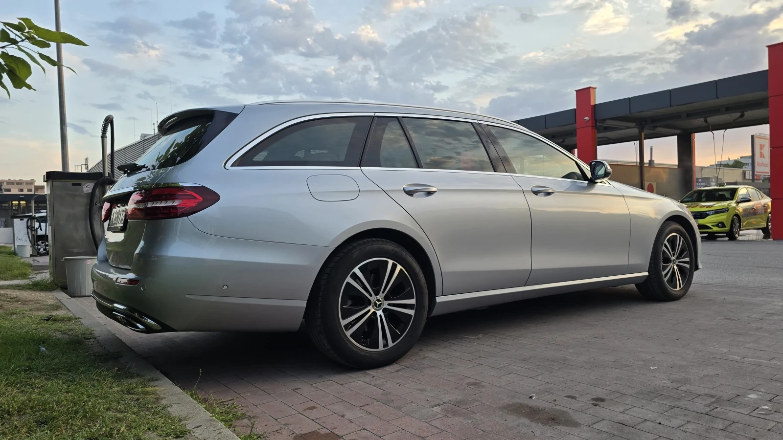 Mercedes-Benz E 220  - изображение 5