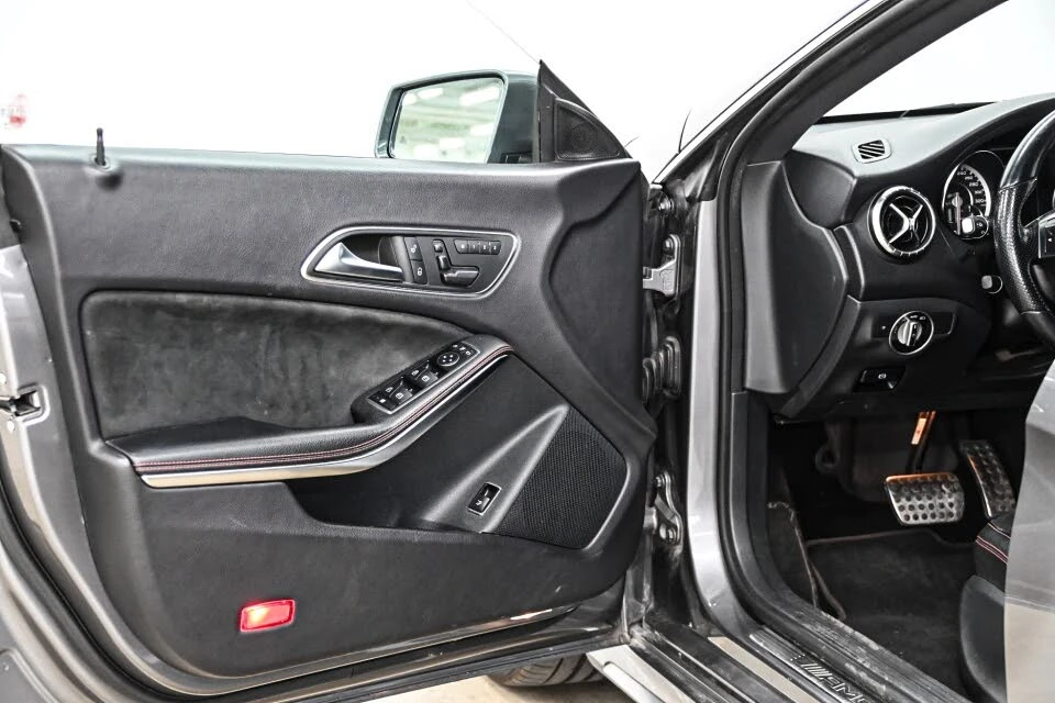 Mercedes-Benz CLA 45 AMG  - изображение 7