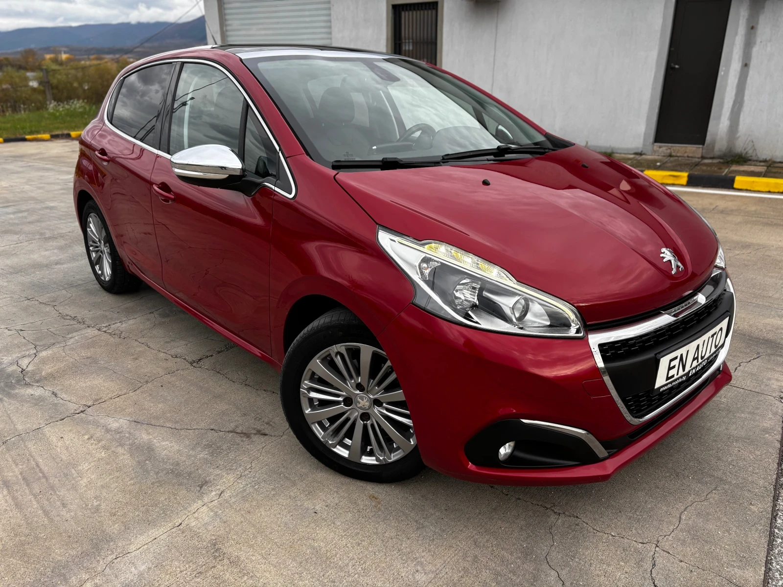 Peugeot 208 1.2 I* * 120 000 * SERVICE BOOK* KTEO*  | Mobile.bg   3