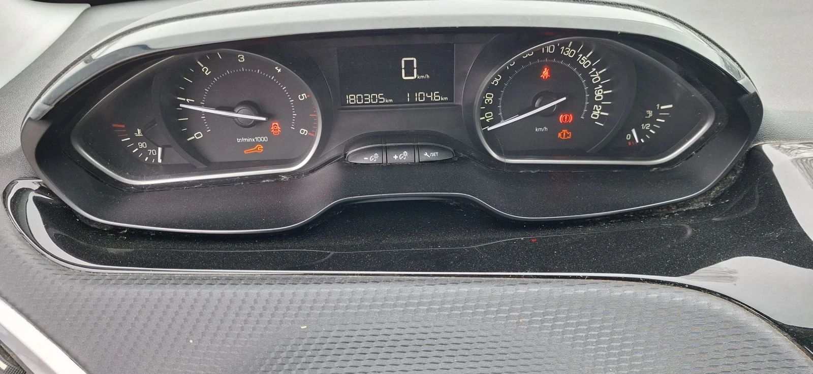 Peugeot 2008 1, 6 HDI - изображение 8